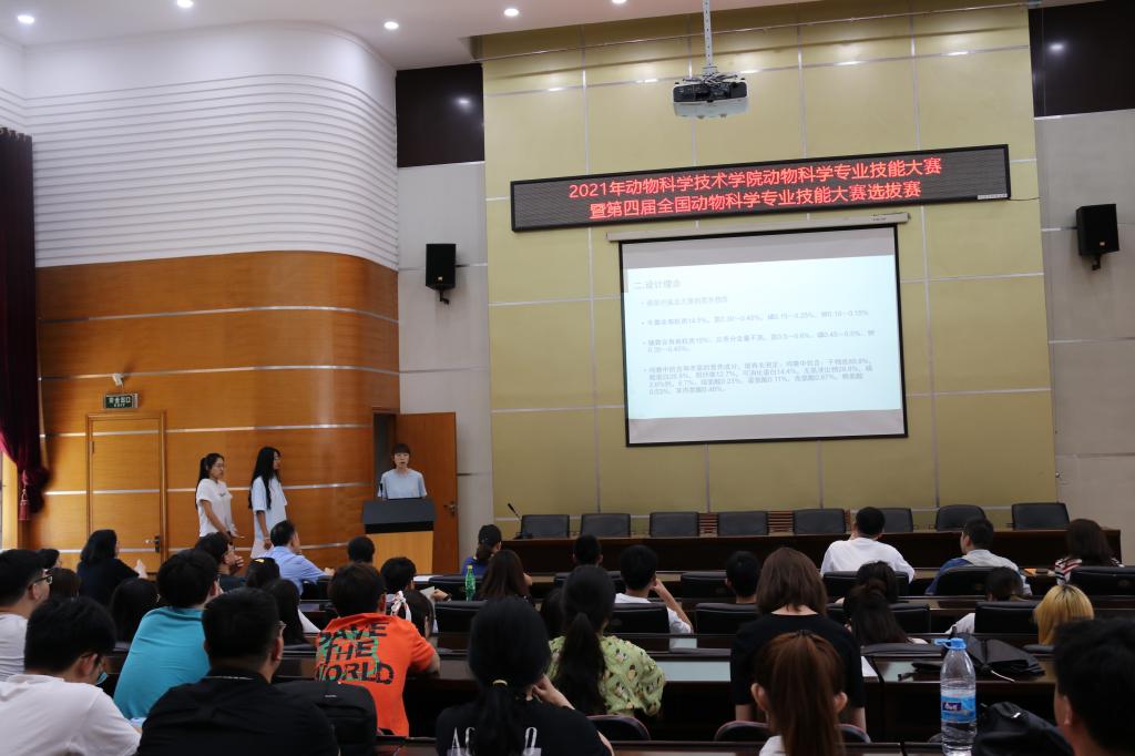 参赛学生现场答辩
